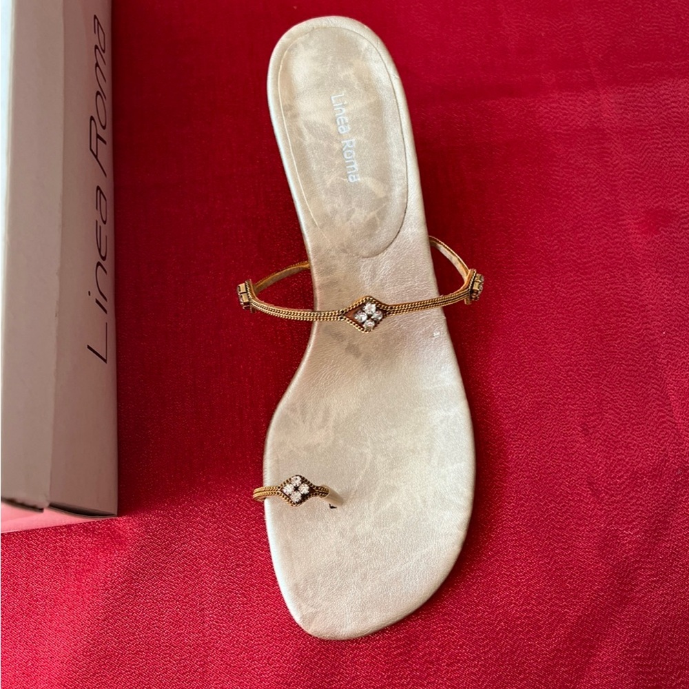 ⚜️⚜️ Línea Roma Gold Sandal With Metal & Rhinestone Accents & 2” Heel “NEW” ⚜️⚜️ - Picture 4 of 7